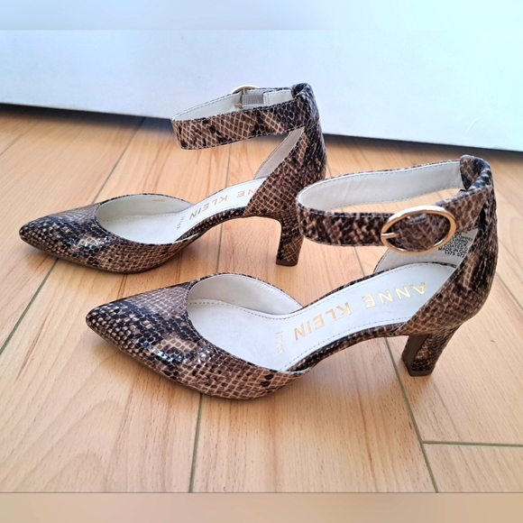 Anne Klein SZ 5.5 AKKNELL Tan Beige Stilletto Heels Point Toe Snakeskin EUC - Picture 4 of 7